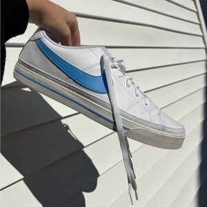 Nike Men's White and Blue Casual Sneakers